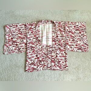 Vintage kimono from Japan. Never worn. Still has original basting. Has hook/eye